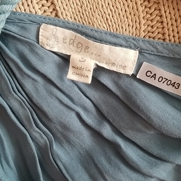 Top with roses applique - Picture 6 of 7